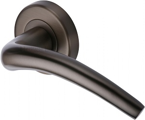 Heritage Brass V1121 Wing Door Handle on Round Rose (Set)