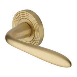 Heritage Brass RR1752 Sutton Reeded Door Handle on Round Rose (Set)