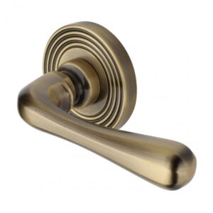 Heritage Brass RR3022 Charlbury Reeded Door Handle on Round Rose (Set)